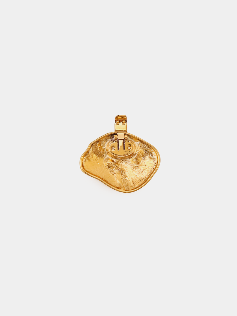 Oval textured gold shoe clip