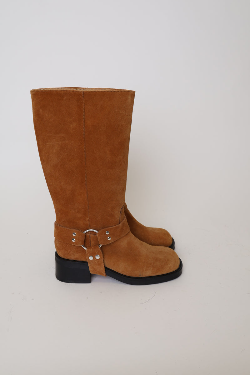 Floor Model Lucca Honey Suede 38