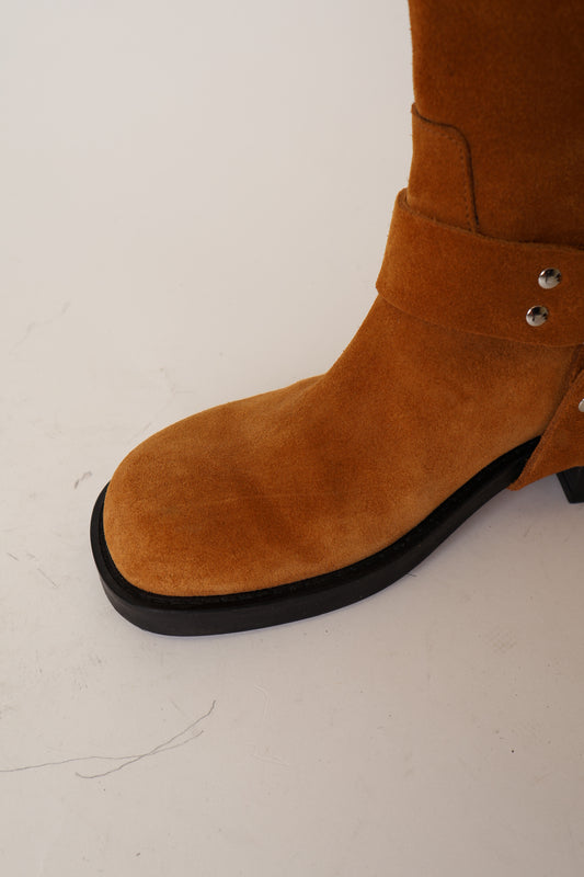 Floor Model Lucca Honey Suede 38