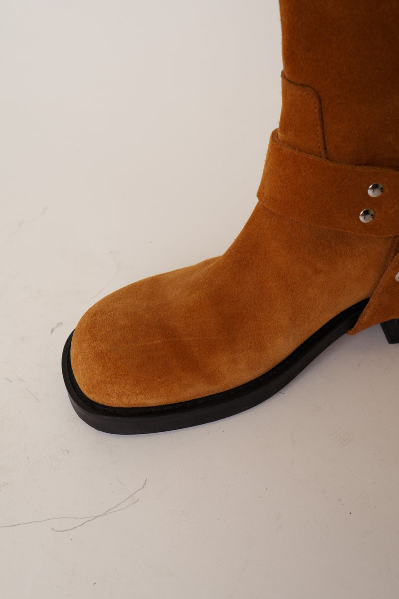 Floor Model Lucca Honey Suede 38
